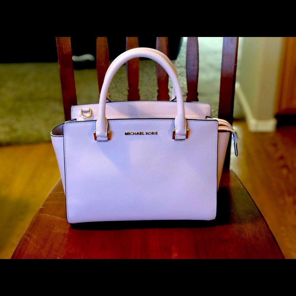Small Michael Kors handbag.